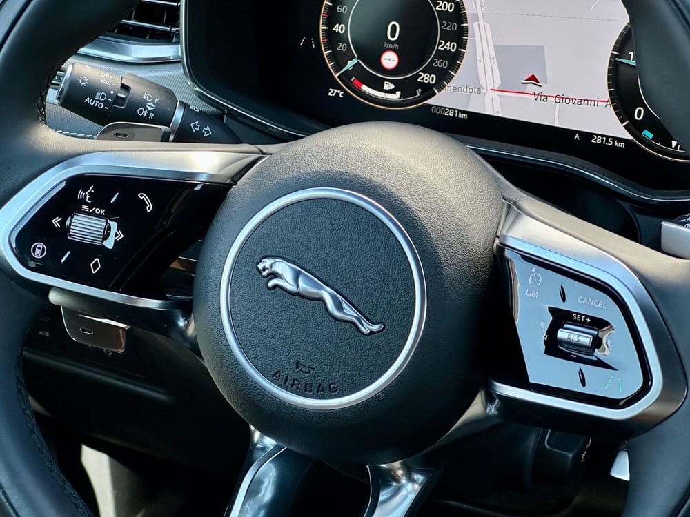 Jaguar F-Pace nuova a Bari (10)