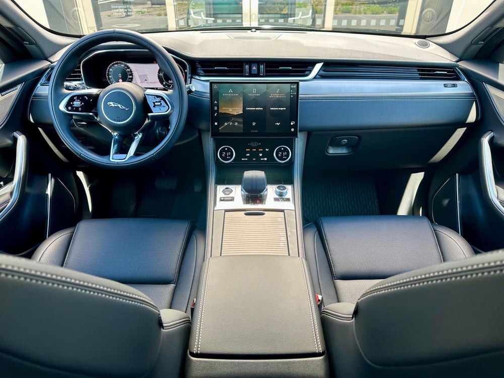 Jaguar F-Pace nuova a Bari (4)