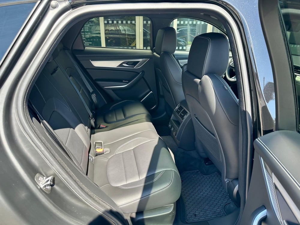 Jaguar F-Pace nuova a Bari (5)