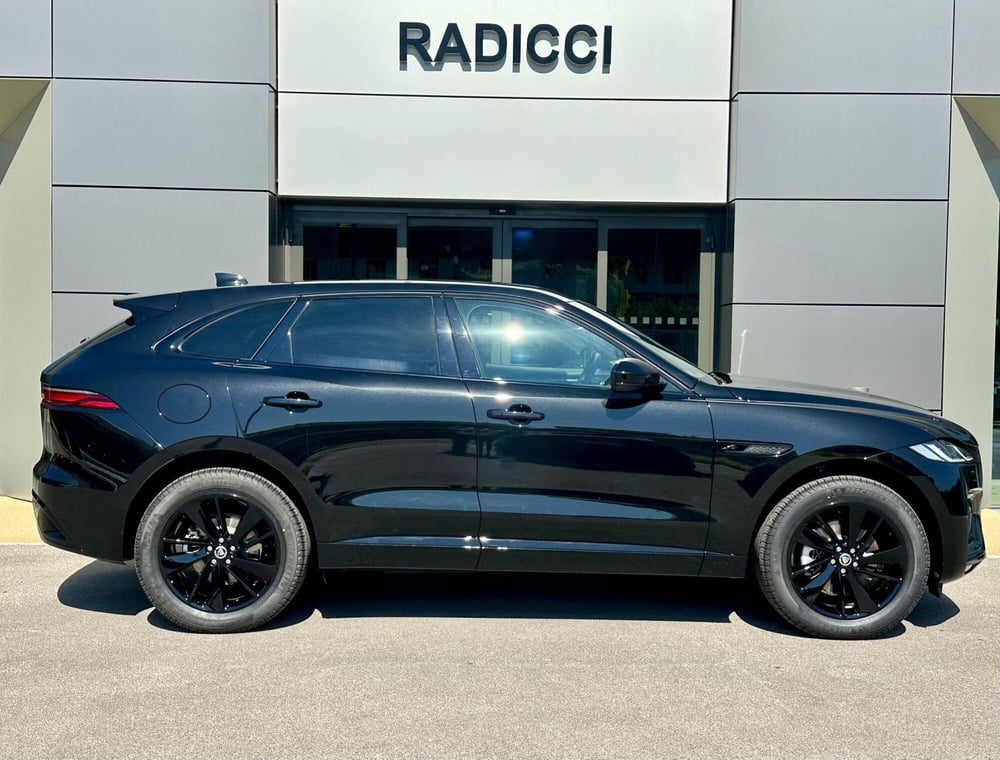 Jaguar F-Pace nuova a Bari (6)
