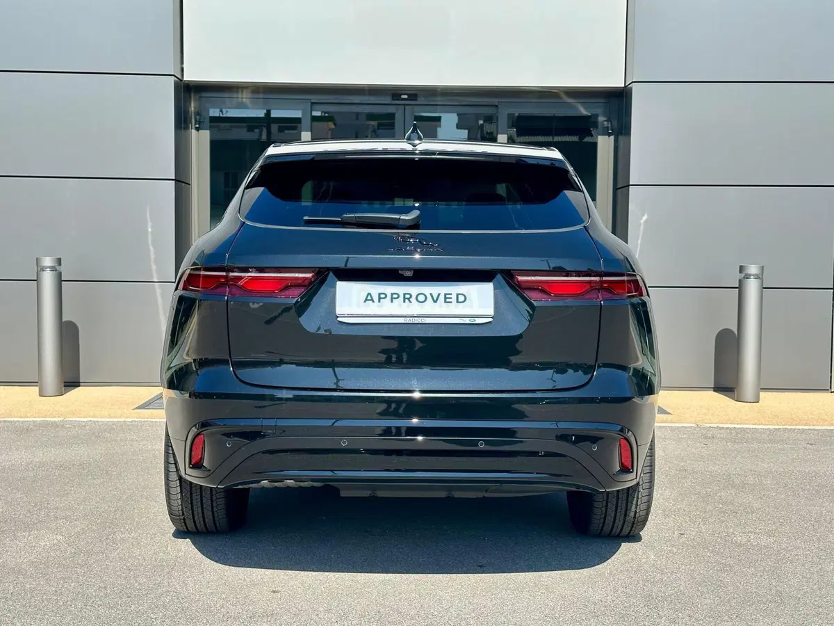 Jaguar F-Pace nuova a Bari (7)