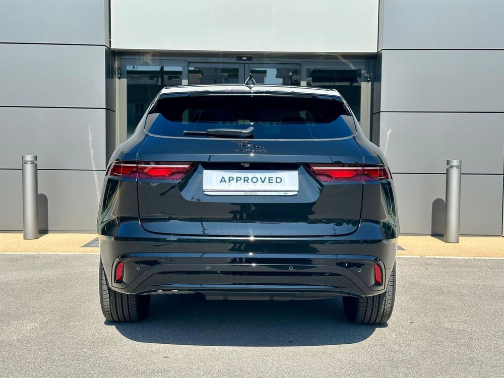 Jaguar F-Pace nuova a Bari (7)