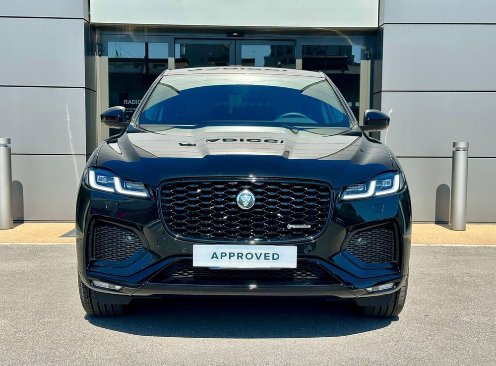 Jaguar F-Pace nuova a Bari (8)
