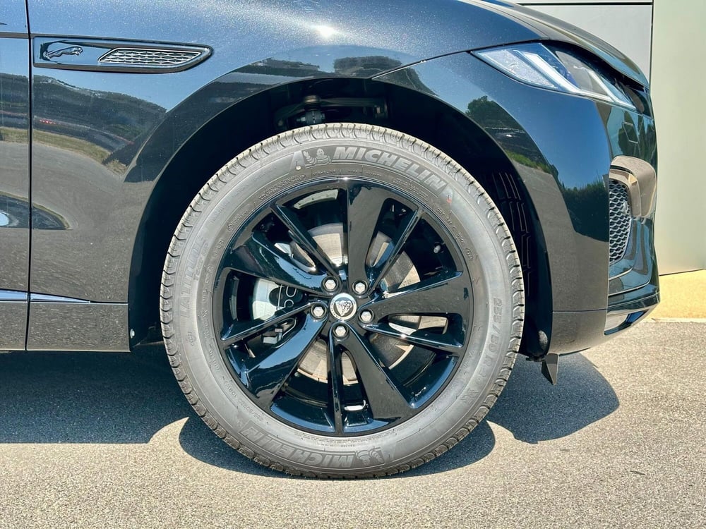 Jaguar F-Pace nuova a Bari (9)