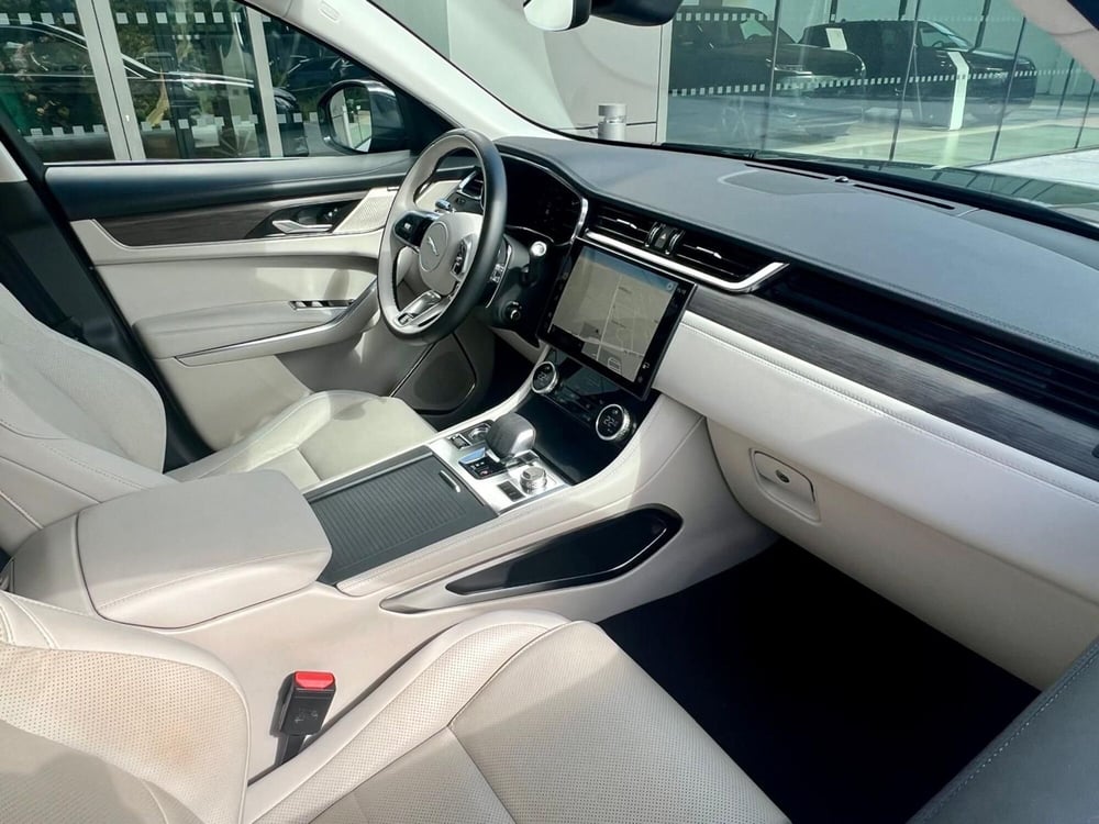 Jaguar F-Pace usata a Bari (3)