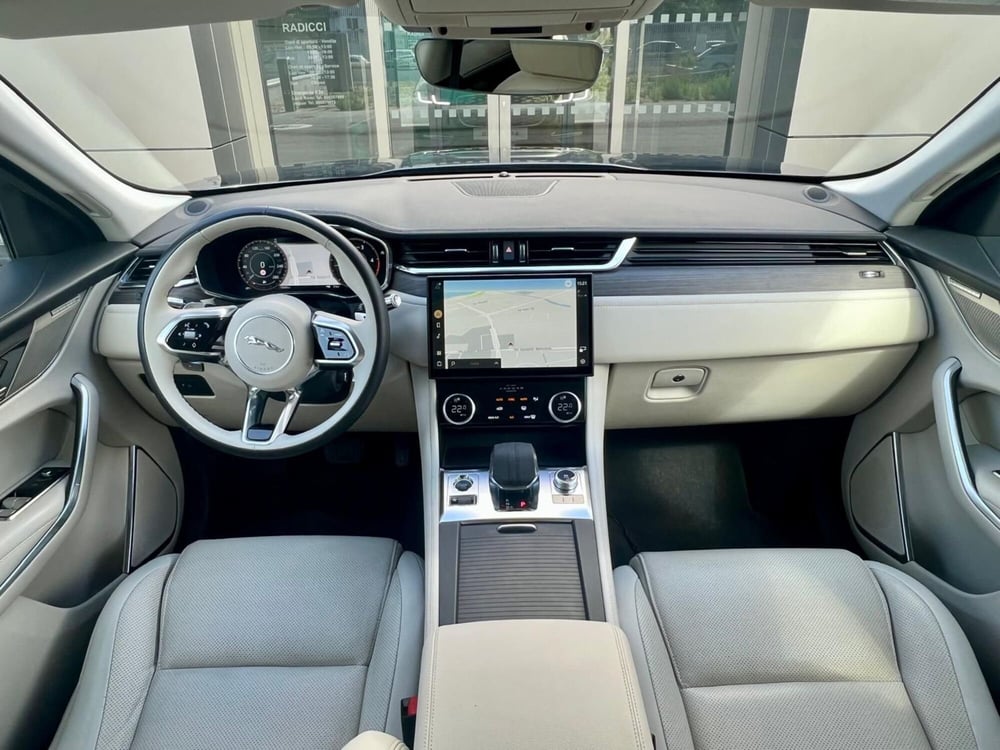 Jaguar F-Pace usata a Bari (4)