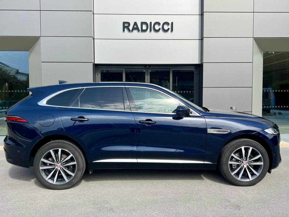 Jaguar F-Pace usata a Bari (6)