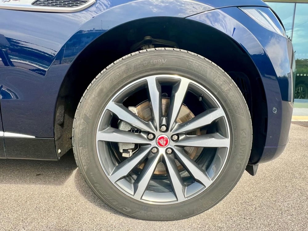 Jaguar F-Pace usata a Bari (9)
