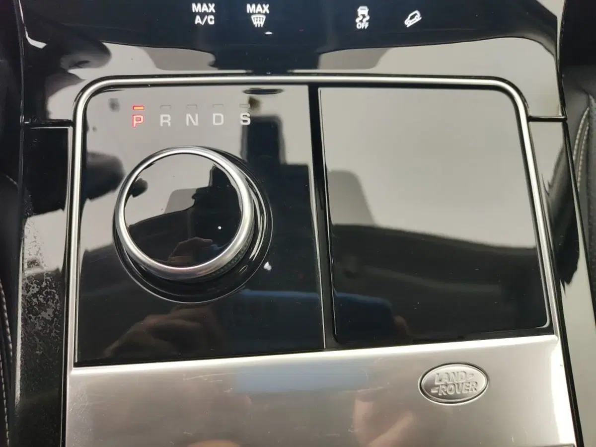 Land Rover Range Rover Velar usata a Ragusa (18)