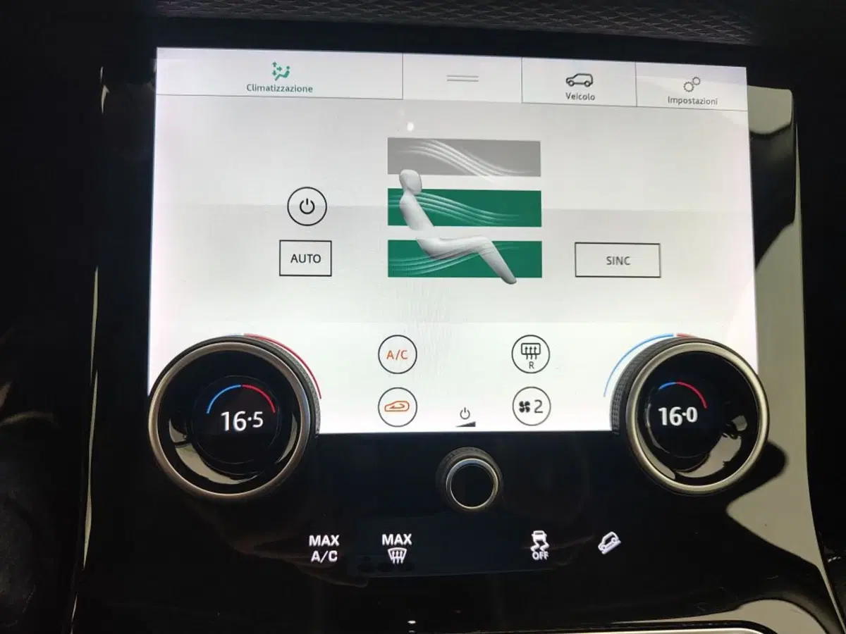 Land Rover Range Rover Velar usata a Ragusa (19)
