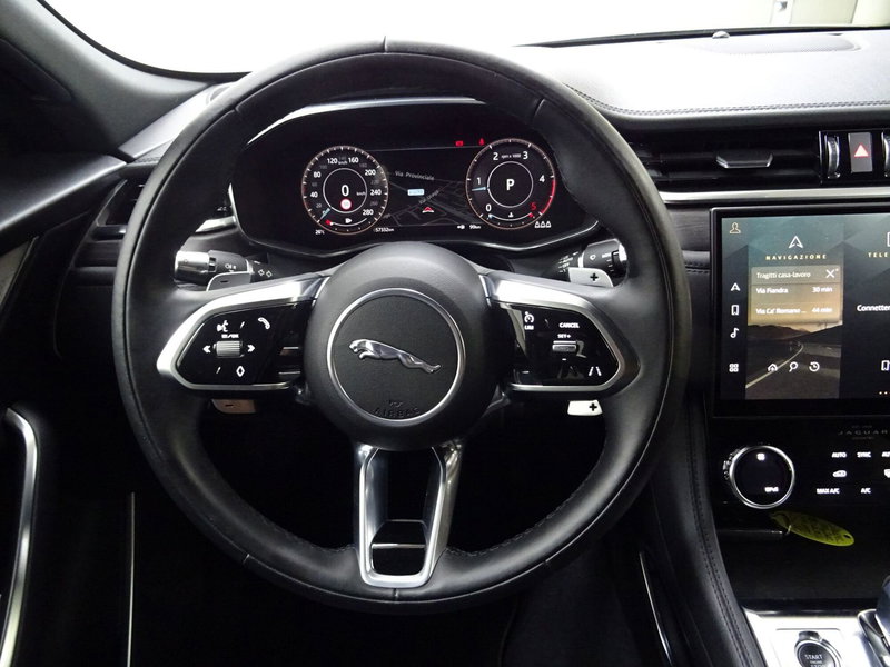 Jaguar F-Pace usata a Como (10)