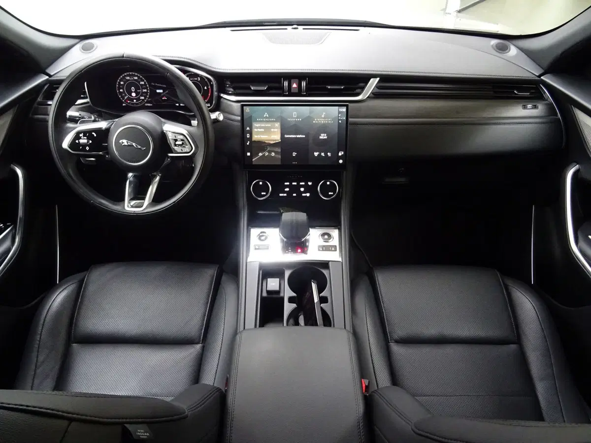 Jaguar F-Pace usata a Como (4)