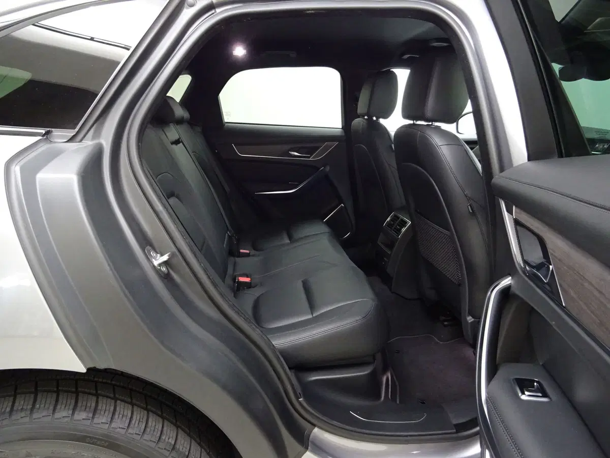 Jaguar F-Pace usata a Como (5)