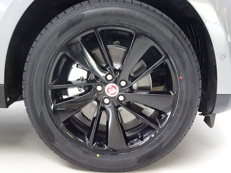 Jaguar F-Pace usata a Como (9)