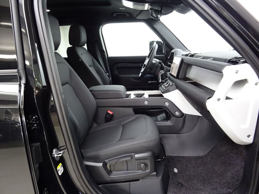 Land Rover Defender usata a Como (3)