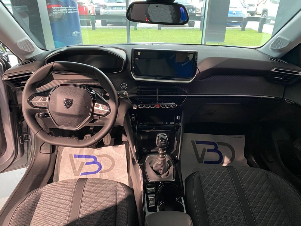 Peugeot 208 nuova a Milano (14)