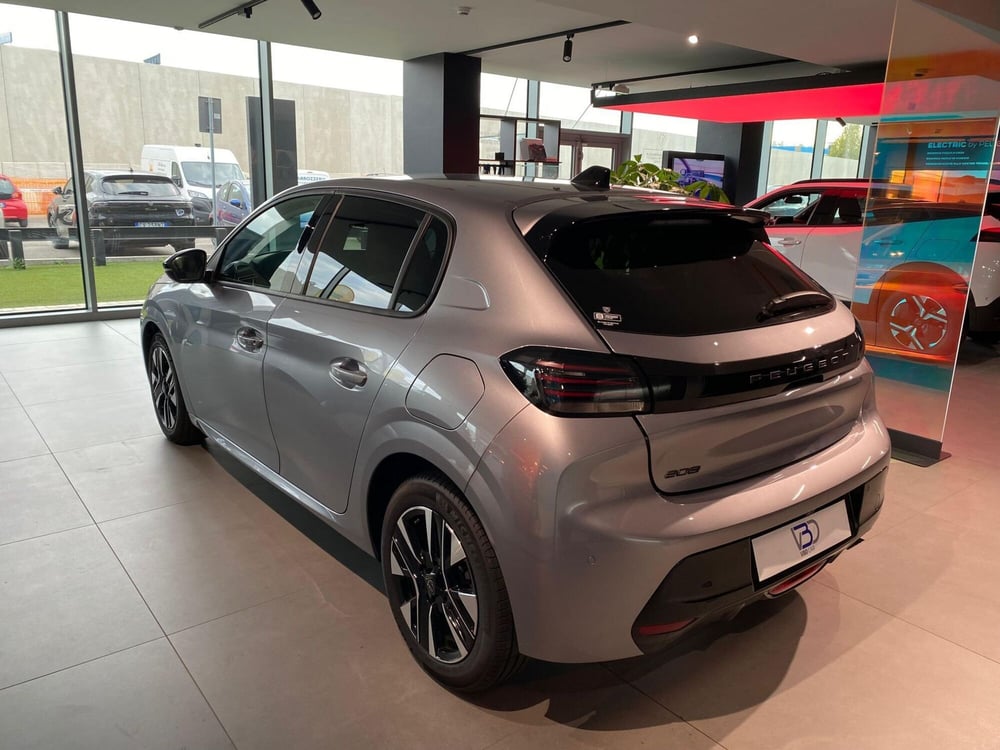 Peugeot 208 nuova a Milano (3)