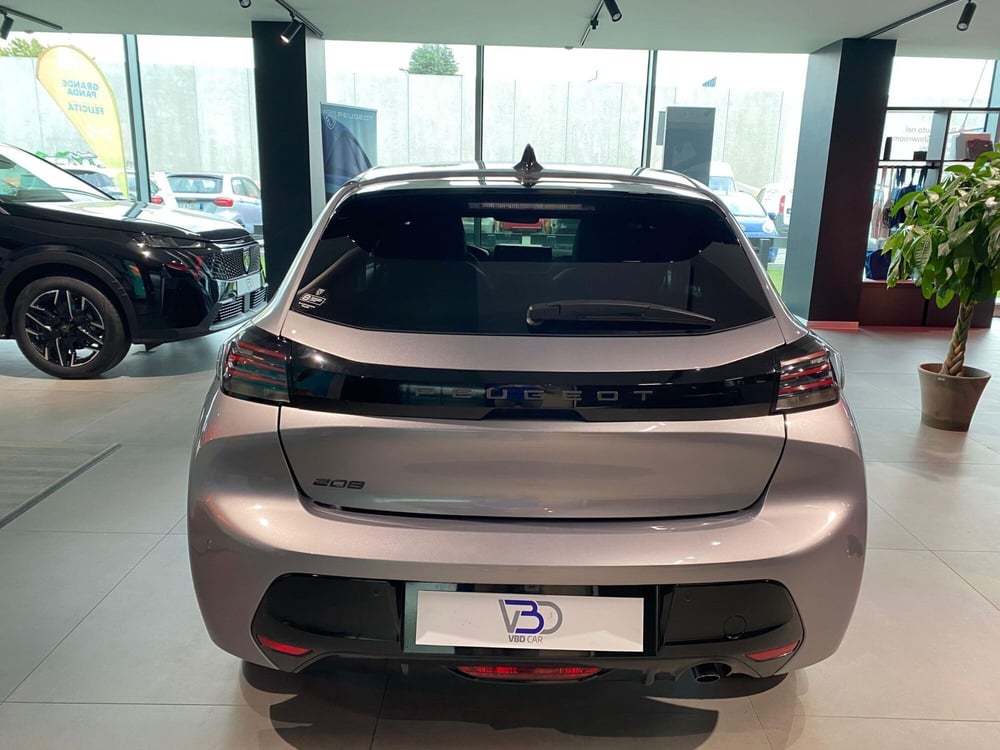 Peugeot 208 nuova a Milano (4)