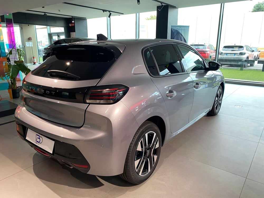 Peugeot 208 nuova a Milano (5)