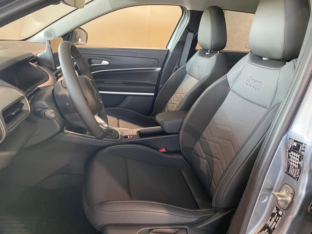 Jeep Avenger nuova a Milano (9)