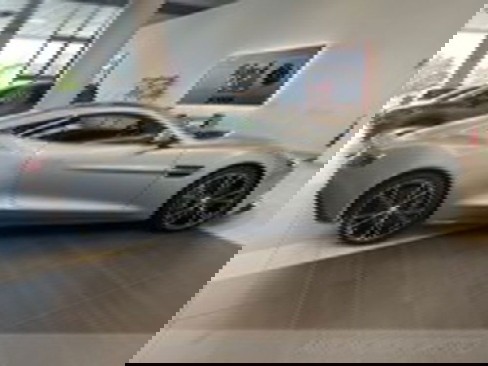 Aston Martin DBS usata a Udine (5)