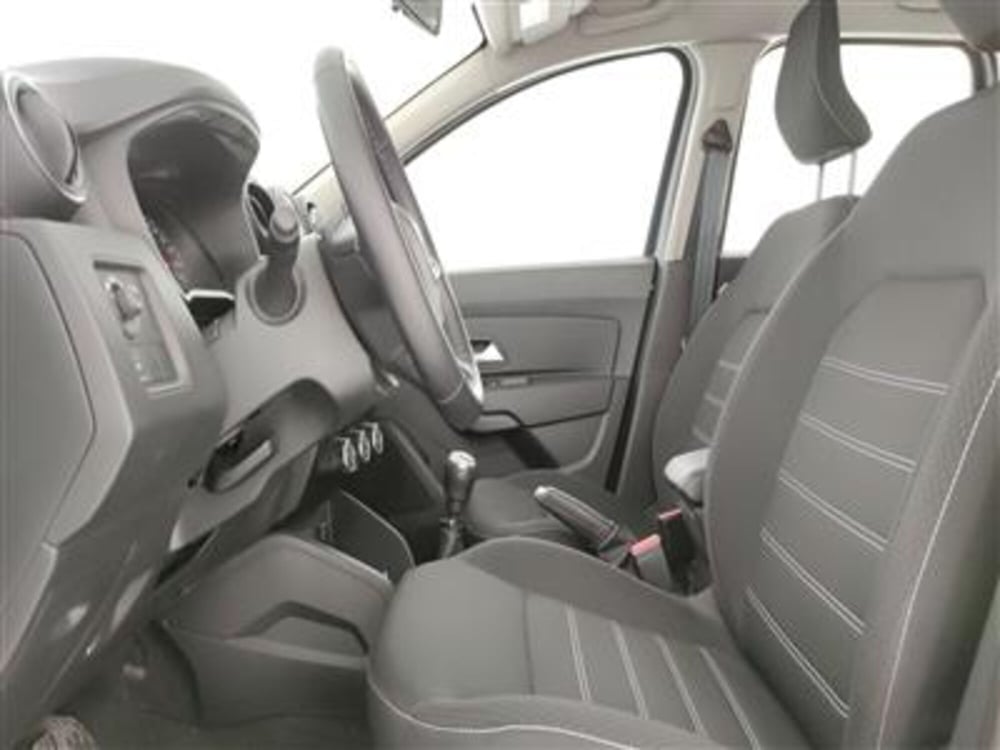 Dacia Duster usata a Bari (13)