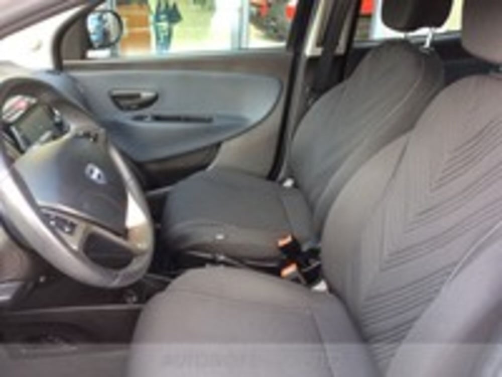 Lancia Ypsilon usata a Udine (6)