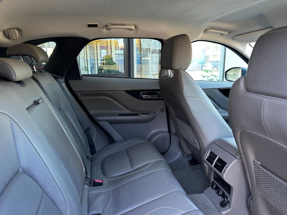 Jaguar F-Pace usata a Frosinone (7)