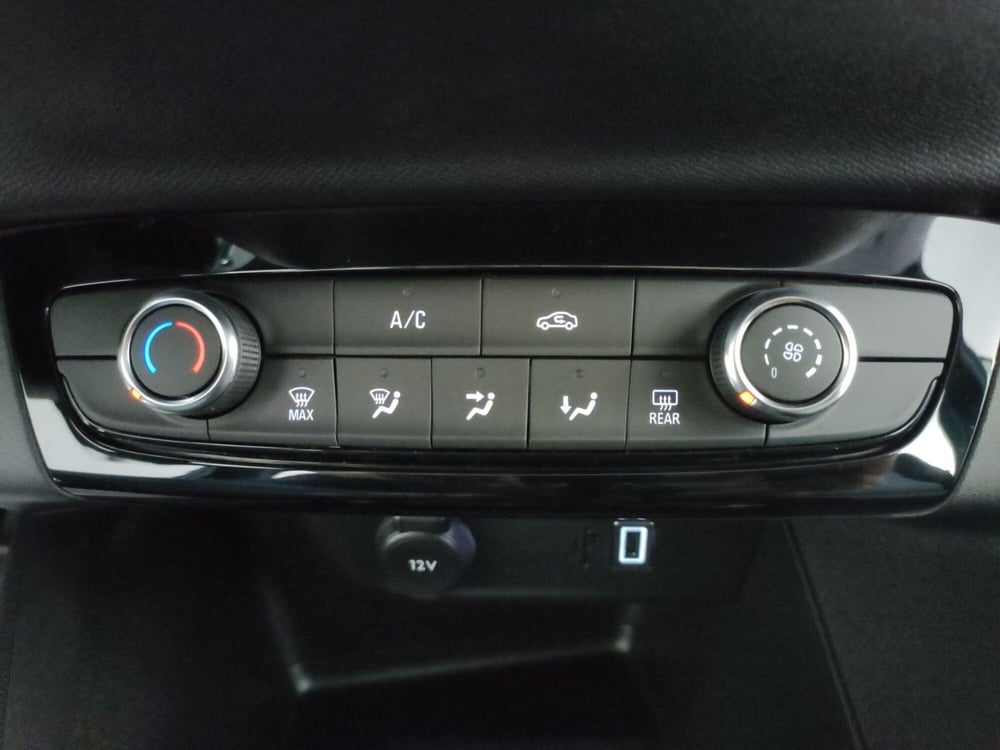 Opel Corsa nuova a L'Aquila (20)