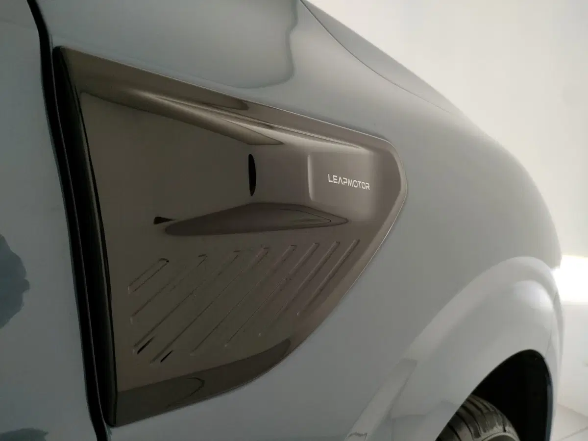 Leapmotor B10 nuova a Caserta (18)