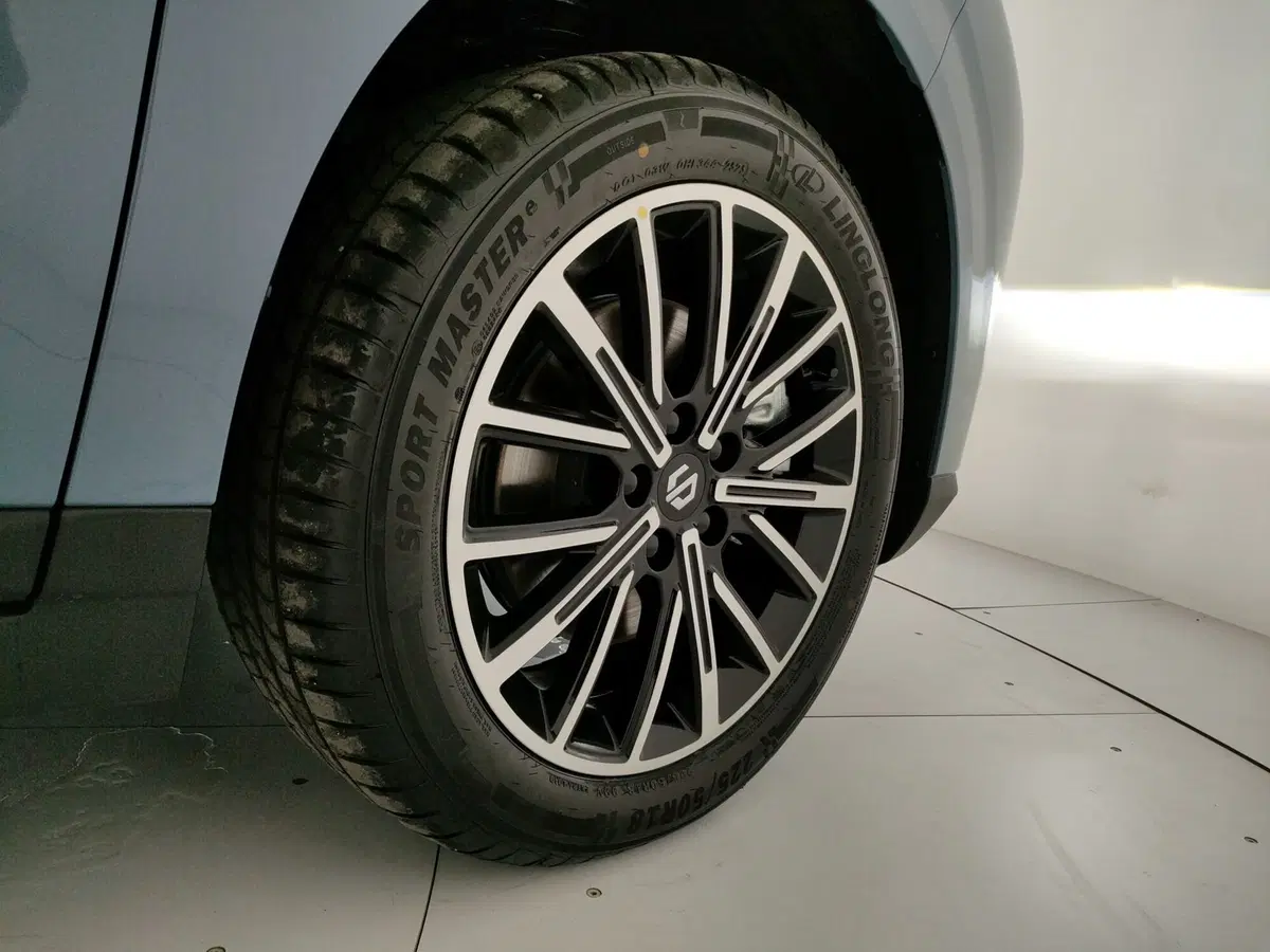 Leapmotor B10 nuova a Caserta (19)