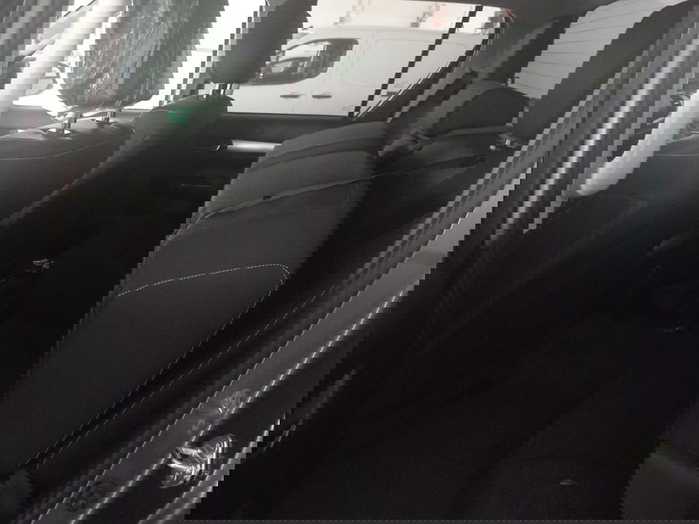 Toyota Hilux nuova a Brescia (10)