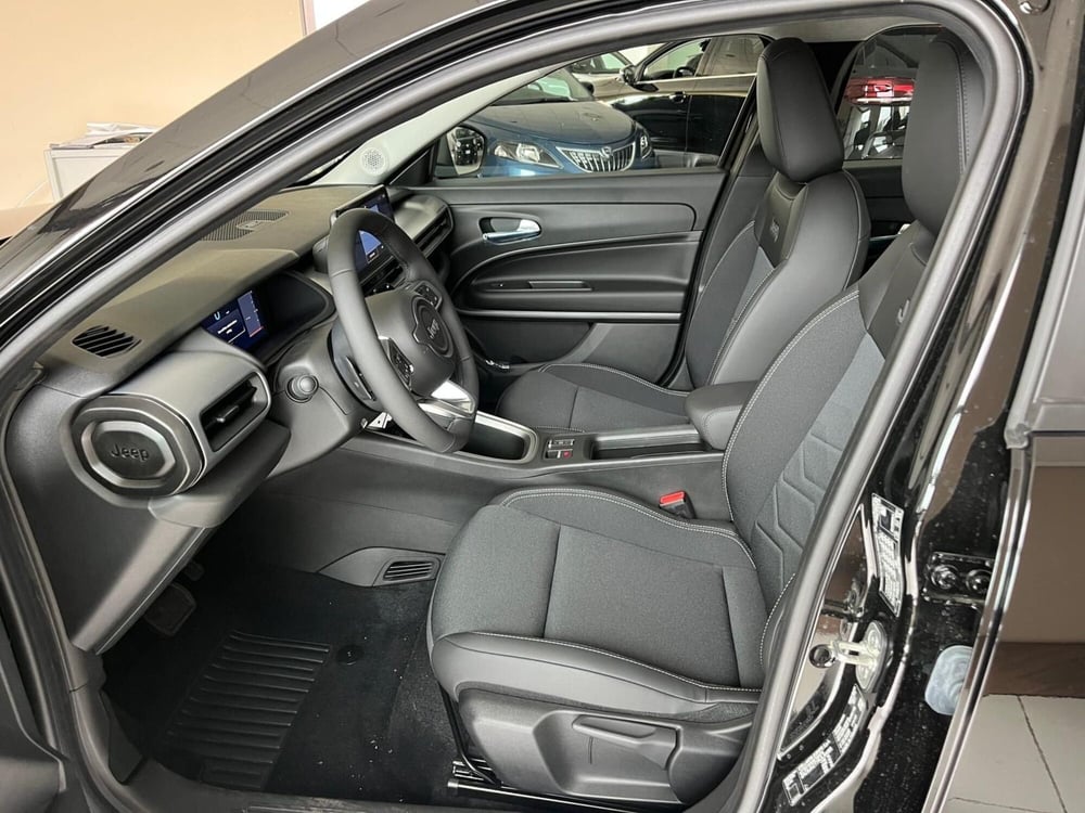 Jeep Avenger nuova a Milano (12)