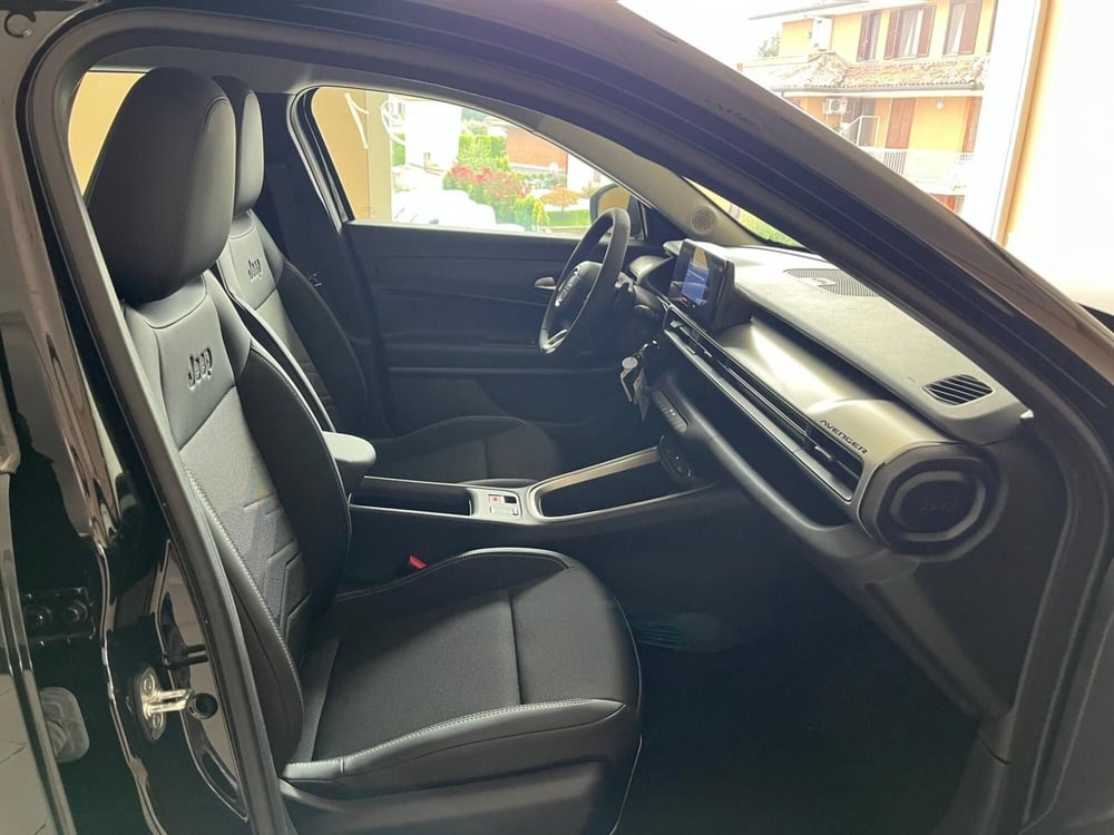 Jeep Avenger nuova a Milano (13)