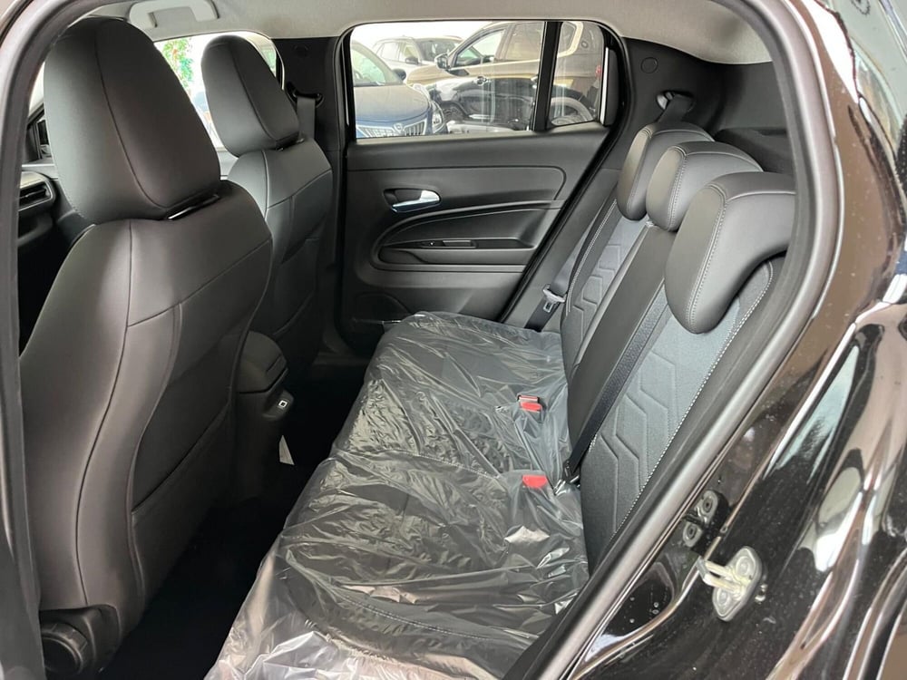 Jeep Avenger nuova a Milano (15)