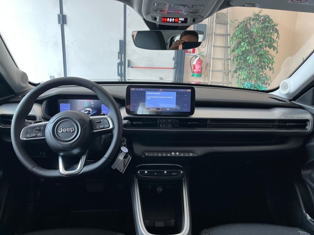 Jeep Avenger nuova a Milano (16)