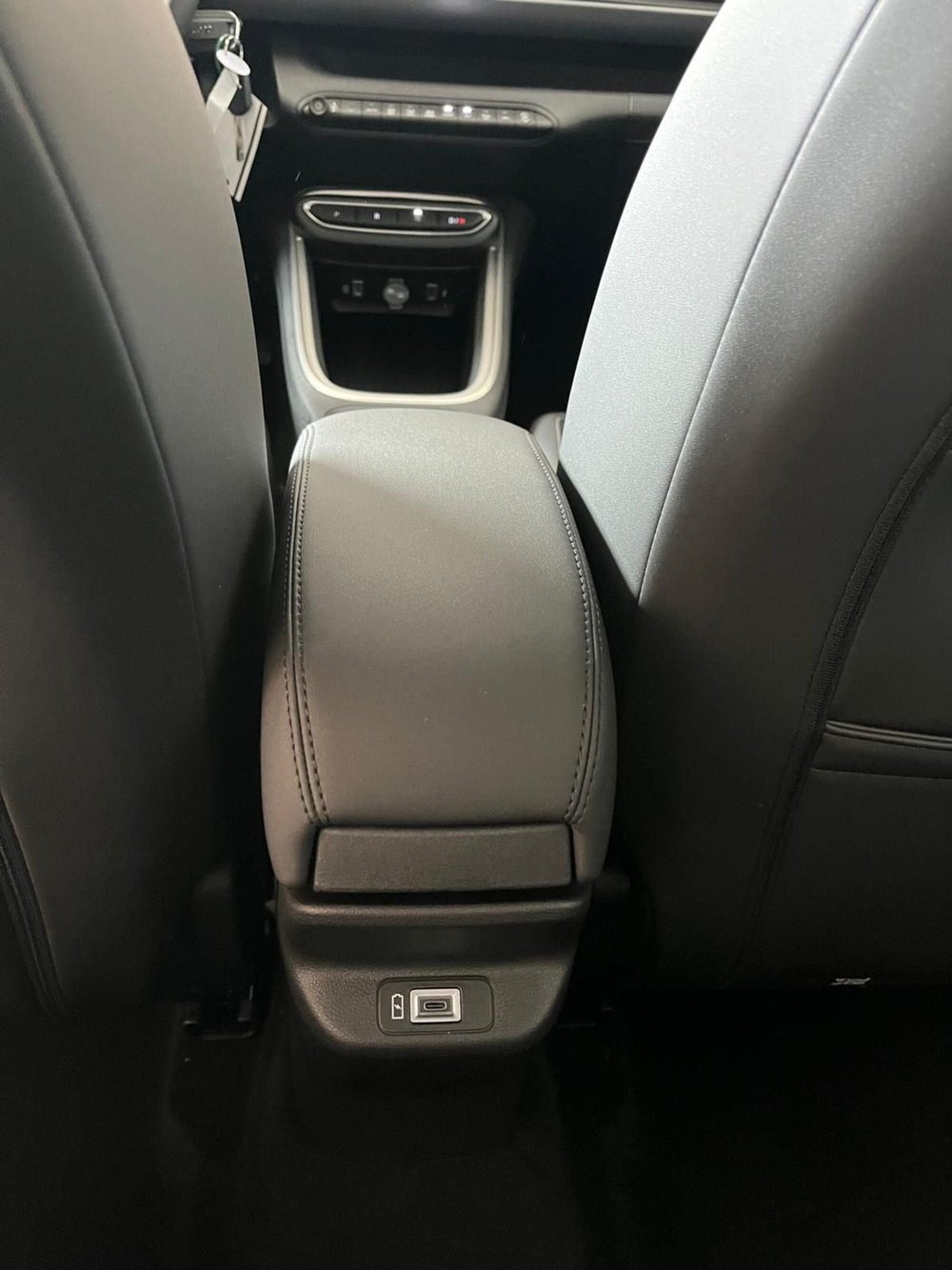 Jeep Avenger nuova a Milano (20)