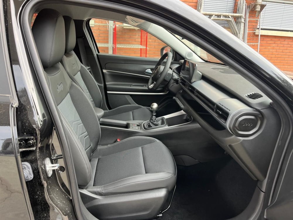 Jeep Avenger nuova a Milano (13)