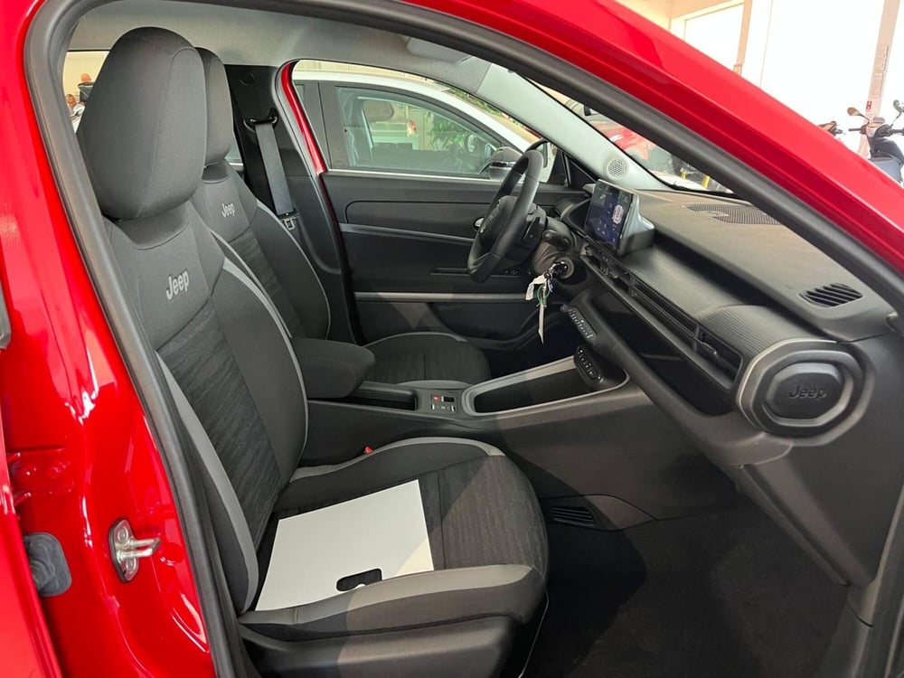 Jeep Avenger nuova a Milano (13)