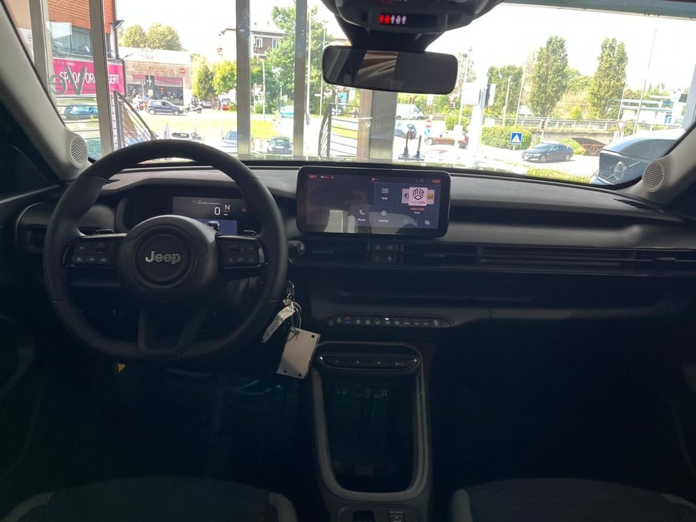 Jeep Avenger nuova a Milano (16)