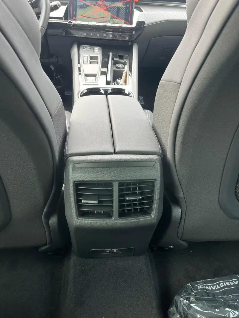 Peugeot 508 SW nuova a Milano (20)