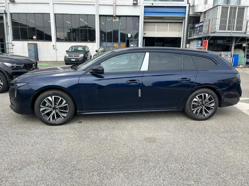 Peugeot 508 SW nuova a Milano (6)