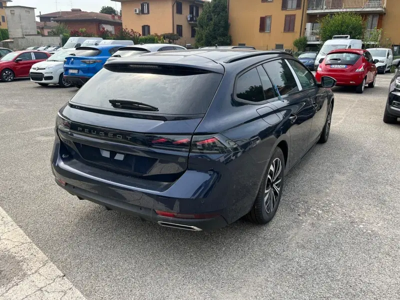 Peugeot 508 SW nuova a Milano (8)