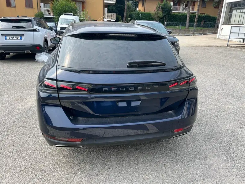 Peugeot 508 SW nuova a Milano (9)