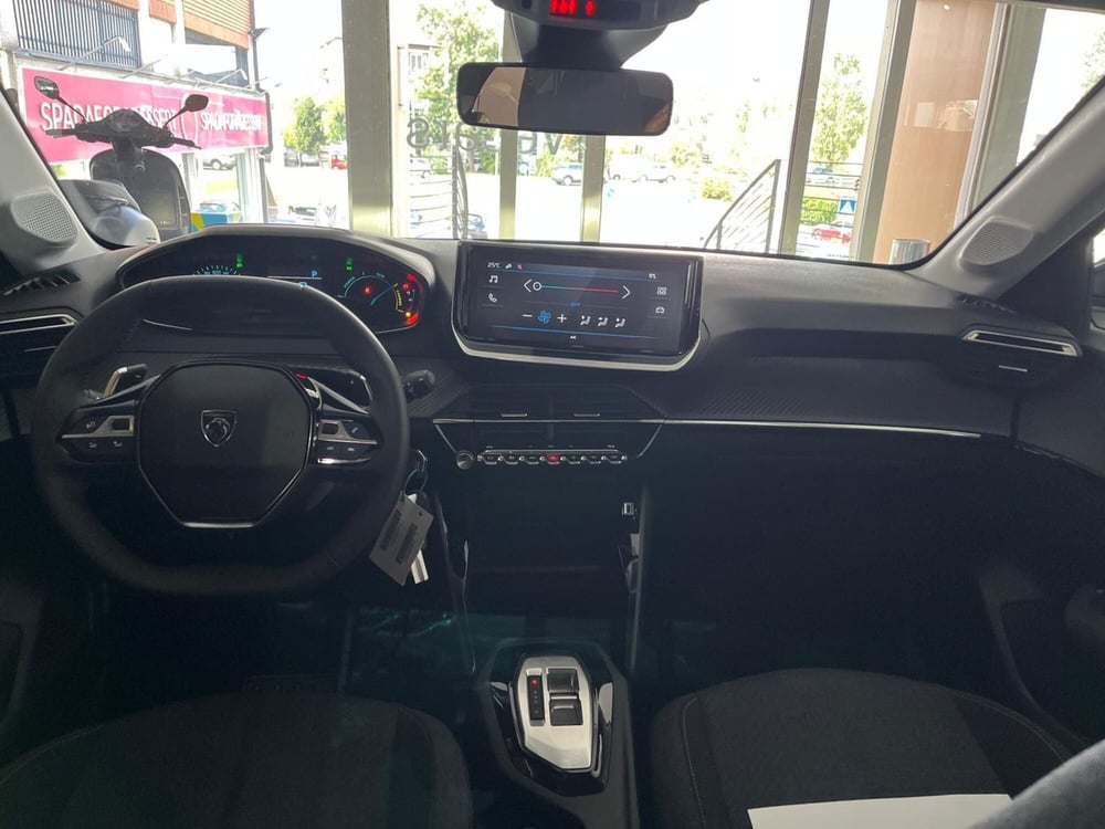 Peugeot 208 nuova a Milano (16)