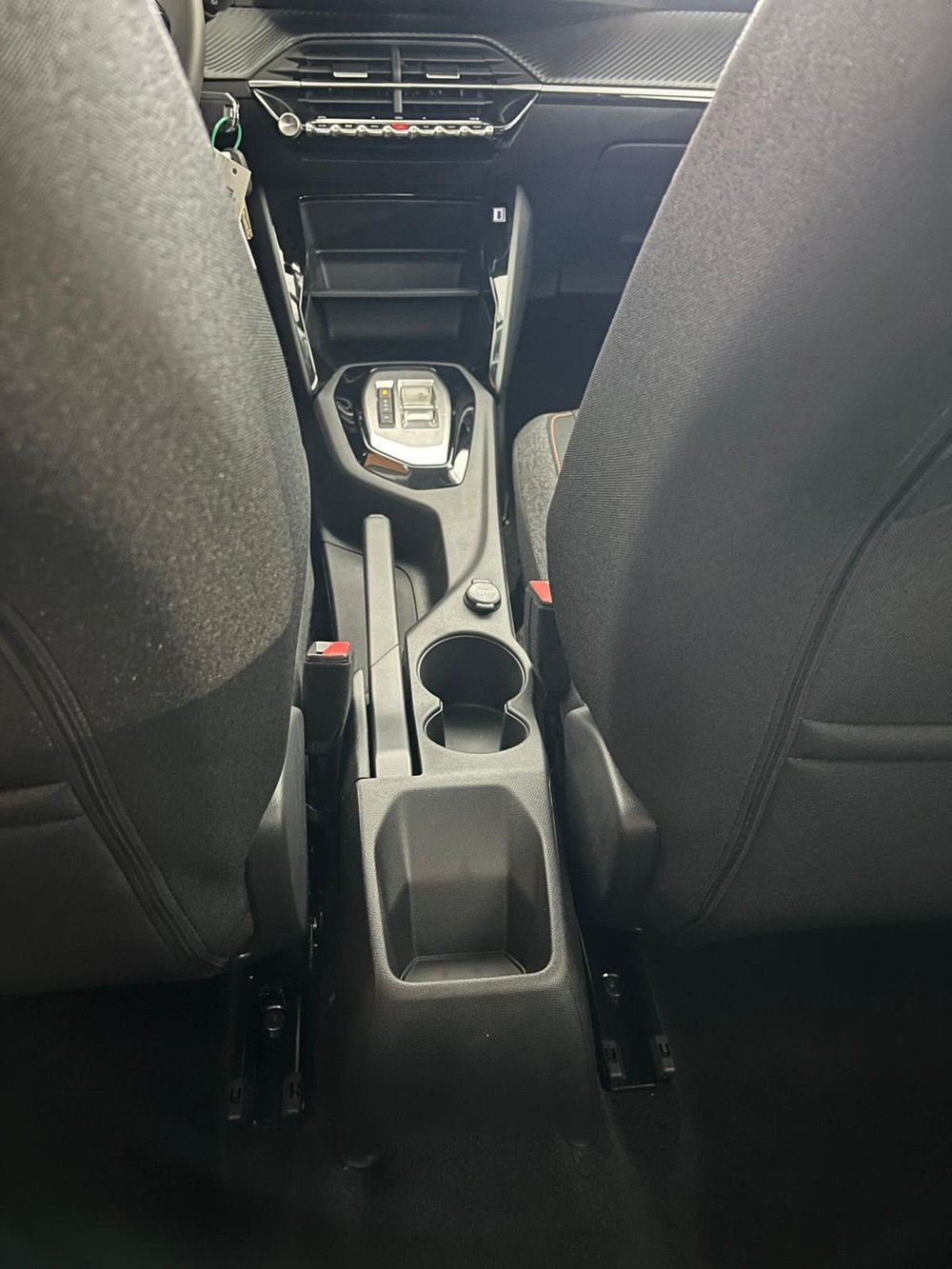 Peugeot 208 nuova a Milano (20)