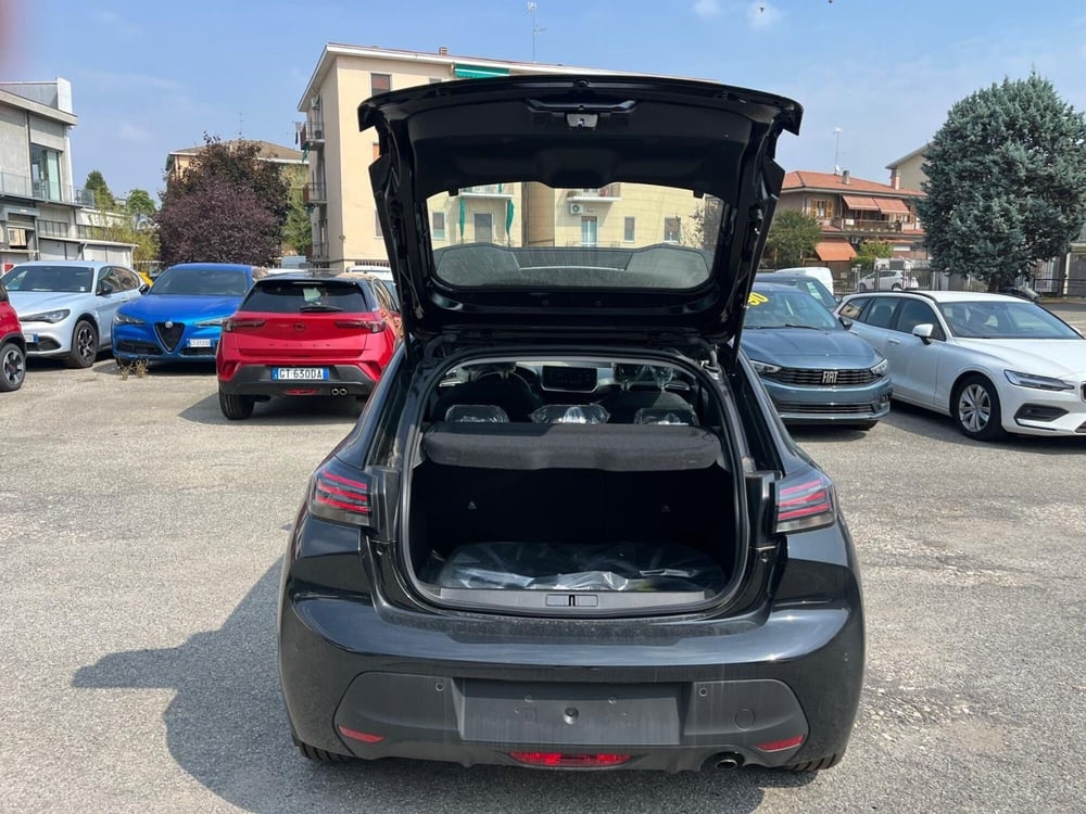 Peugeot 208 nuova a Milano (10)