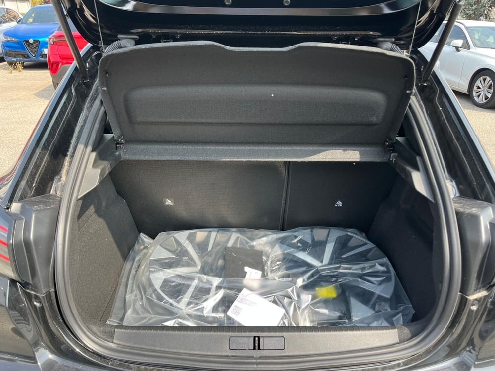 Peugeot 208 nuova a Milano (11)