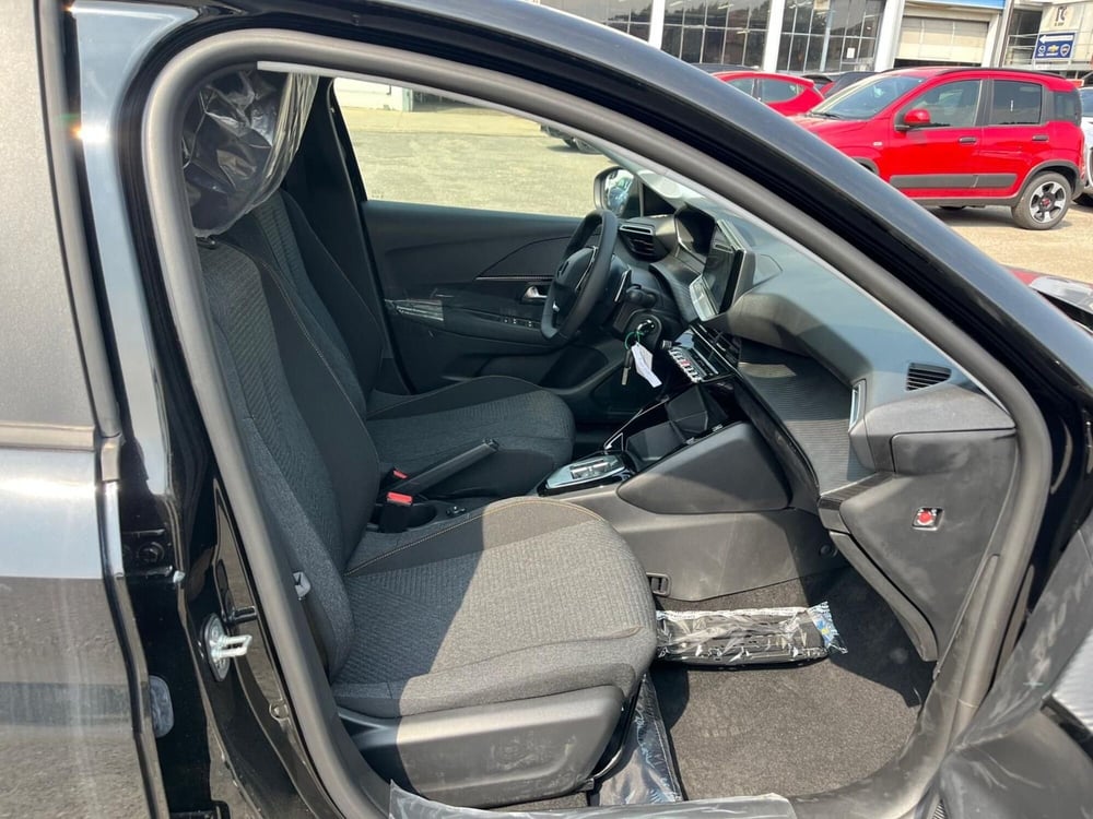 Peugeot 208 nuova a Milano (13)