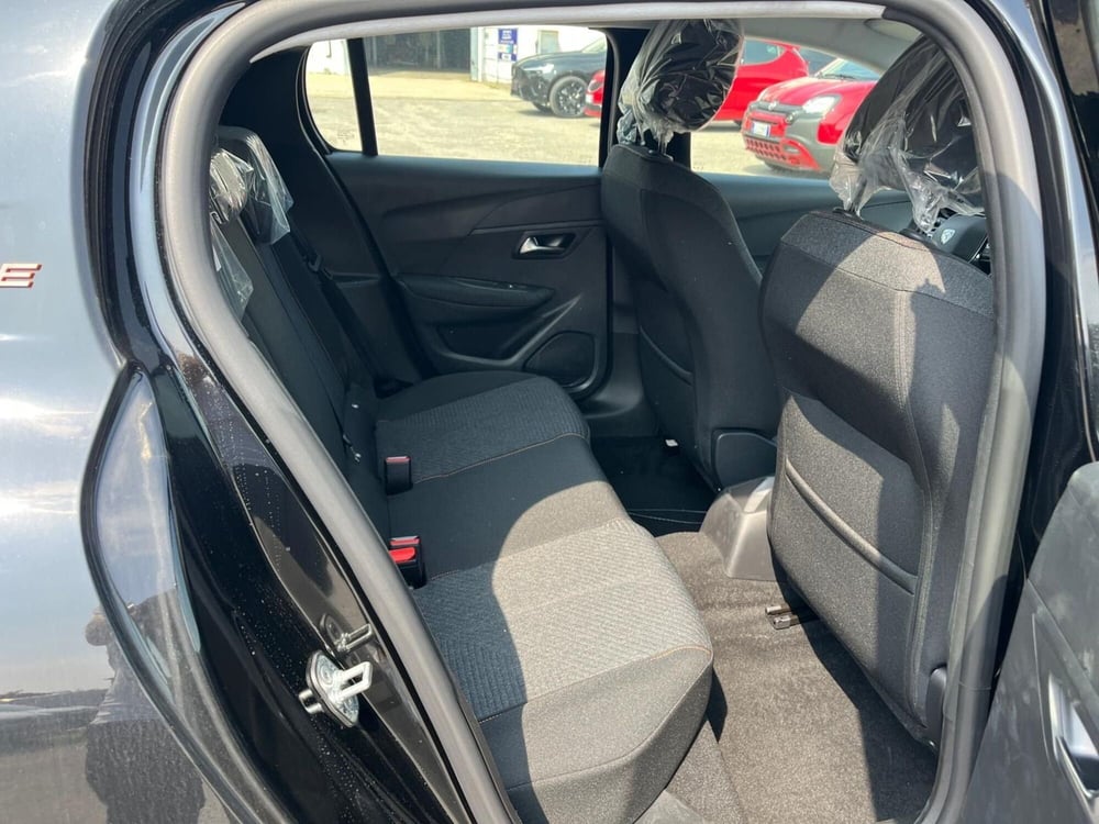 Peugeot 208 nuova a Milano (14)